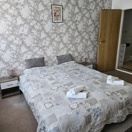 Bed & Breakfast Zimmervermietung Zentrum *